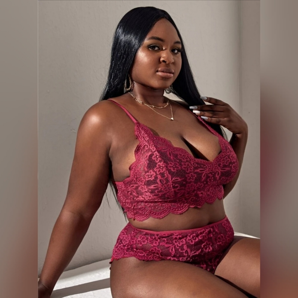 Red Scalloped Lace 2pc Set